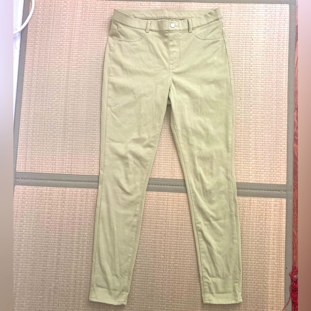 Uniqlo ligth green leggings size XL